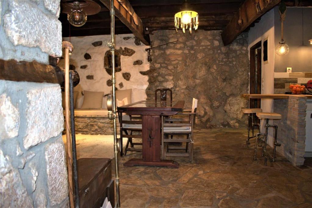 Μικρή Πέτρινη Μεζονέτα 2 Villa Lilaia Luaran gambar