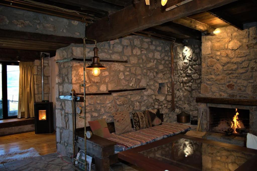 Μικρή Πέτρινη Μεζονέτα 2 Villa Lilaia Luaran gambar